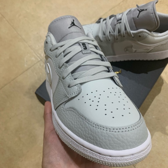Air Jordan 1 low Dust Grey US 5Y - Picture 3 of 7